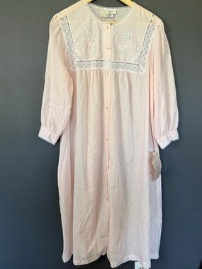 Vintage NWT Barbizon Parisian Lace-Trim Pale Pink Nightgown